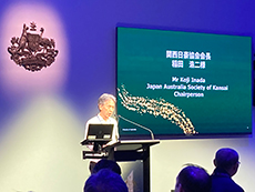 ��c����A